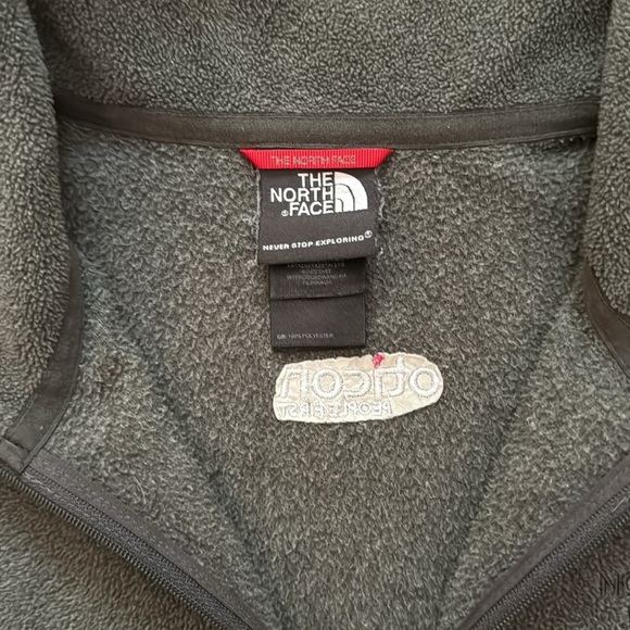 The North Face 1/4 Zip Gray Fleece - Picture 3 of 9